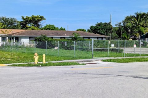 Land in Hallandale Beach, Florida № 1979217 - photo 2