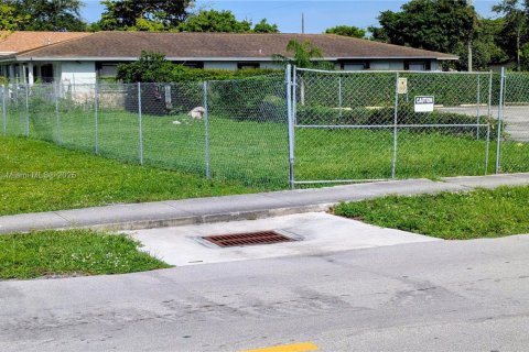 Land in Hallandale Beach, Florida № 1979217 - photo 1