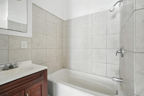 House in Palatka, Florida 3 bedrooms, 119.66 sq.m. № 1898694 - photo 21