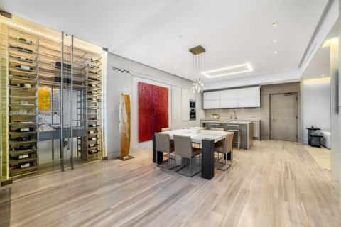 Condo in Miami Beach, Florida, 2 bedrooms  № 2401270 - photo 20