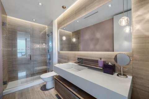 Condo in Miami Beach, Florida, 2 bedrooms  № 2401270 - photo 14