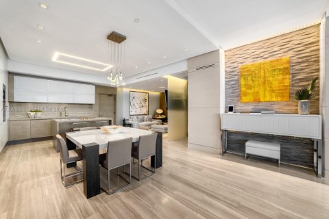 Condo in Miami Beach, Florida, 2 bedrooms  № 2401270 - photo 19