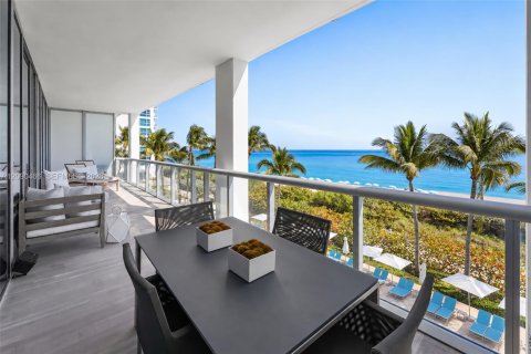 Condo in Miami Beach, Florida, 2 bedrooms № 2401270