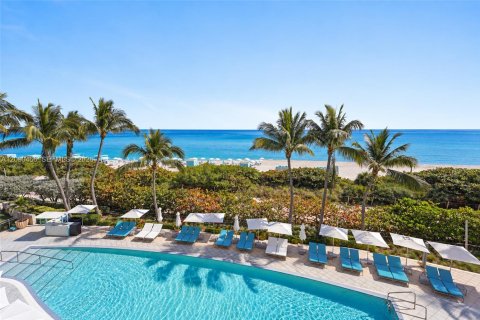 Condo in Miami Beach, Florida, 2 bedrooms  № 2401270 - photo 22