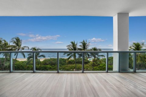 Condo in Miami Beach, Florida, 2 bedrooms  № 2401270 - photo 2