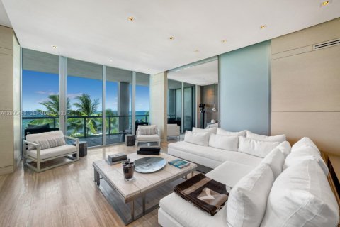 Condo in Miami Beach, Florida, 2 bedrooms  № 2401270 - photo 3