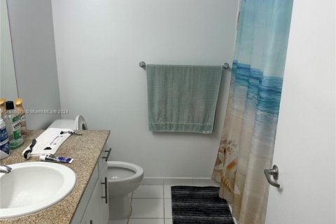 Condo in Miami, Florida, 2 bedrooms  № 1867463 - photo 4