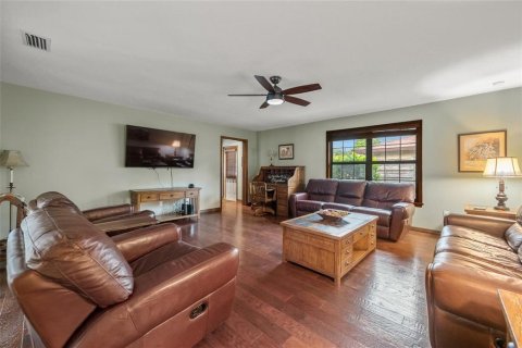 Villa ou maison à louer à Bradenton, Floride: 4 chambres, 249.63 m2 № 1894127 - photo 9