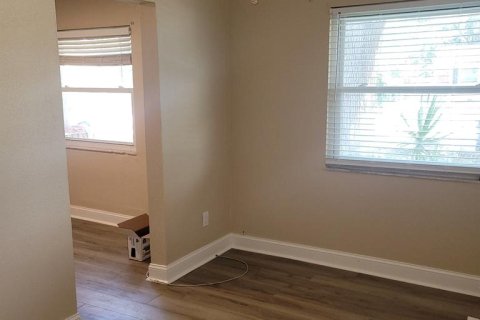 House in Saint Petersburg, Florida 2 bedrooms, 123.75 sq.m. № 1871220 - photo 9