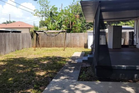 House in Saint Petersburg, Florida 2 bedrooms, 123.75 sq.m. № 1871220 - photo 5