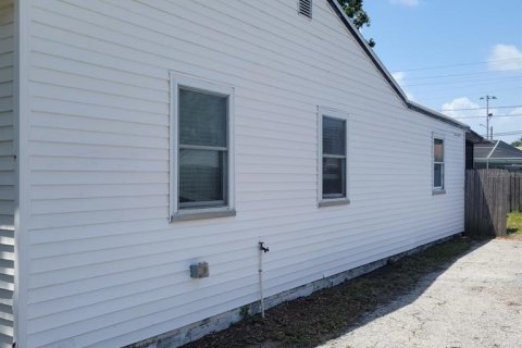 House in Saint Petersburg, Florida 2 bedrooms, 123.75 sq.m. № 1871220 - photo 3