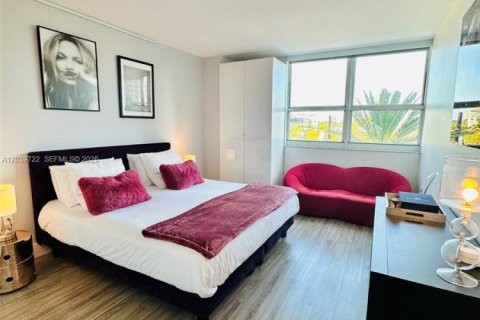 Copropriété à louer à Miami Beach, Floride: 1 chambre, 63.82 m2 № 2089476 - photo 10