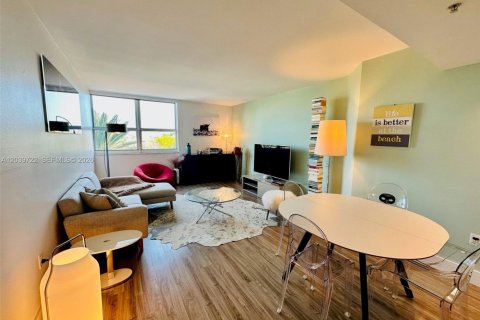 Copropriété à louer à Miami Beach, Floride: 1 chambre, 63.82 m2 № 2089476 - photo 4