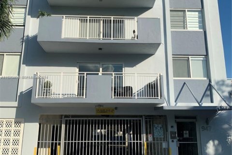 Condominio en Miami Beach, Florida, 1 dormitorio  № 2084747