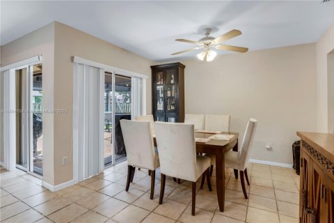 House in Delray Beach, Florida 4 bedrooms, 169.36 sq.m. № 1887292 - photo 6