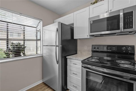 Touwnhouse à louer à Gainesville, Floride: 2 chambres, 94.39 m2 № 2406476 - photo 2