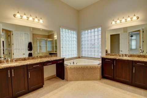 House in Delray Beach, Florida 3 bedrooms, 301.84 sq.m. № 2020935 - photo 29