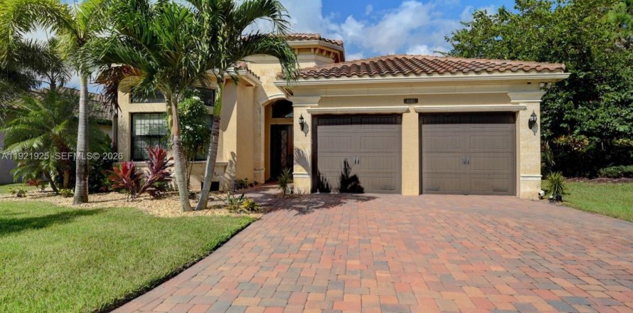 House in Delray Beach, Florida 3 bedrooms, 301.84 sq.m. № 2020935