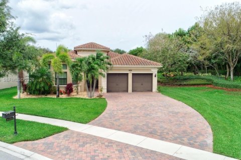 House in Delray Beach, Florida 3 bedrooms, 301.84 sq.m. № 2020935 - photo 9