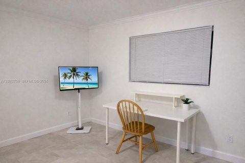 House in Dania Beach, Florida 2 bedrooms, 157.93 sq.m. № 2248043 - photo 28