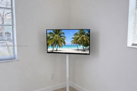 House in Dania Beach, Florida 2 bedrooms, 157.93 sq.m. № 2248043 - photo 29