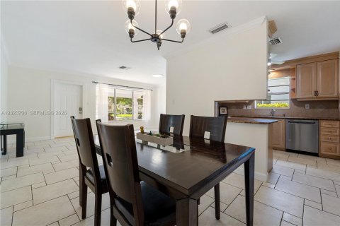 House in Dania Beach, Florida 2 bedrooms, 157.93 sq.m. № 2248043 - photo 18