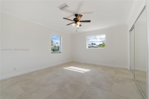 House in Dania Beach, Florida 2 bedrooms, 157.93 sq.m. № 2248043 - photo 12