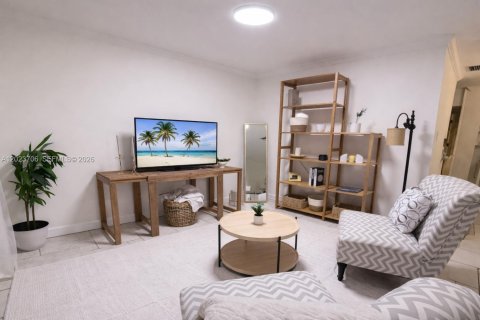 House in Dania Beach, Florida 2 bedrooms, 157.93 sq.m. № 2248043 - photo 15