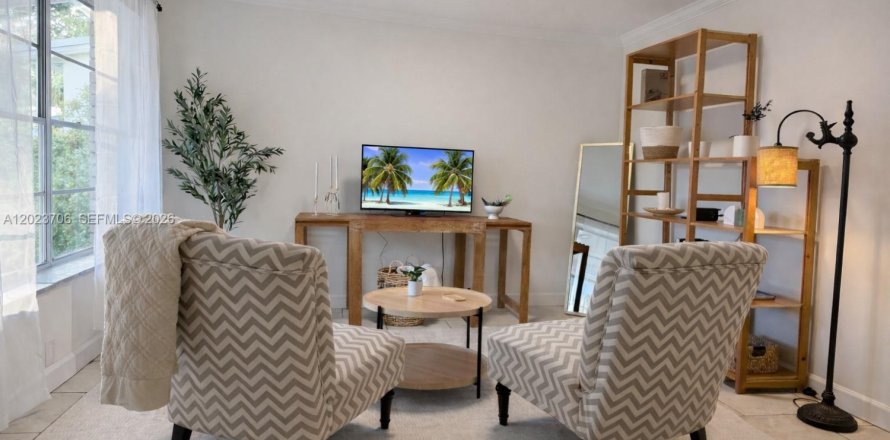 House in Dania Beach, Florida 2 bedrooms, 157.93 sq.m. № 2248043