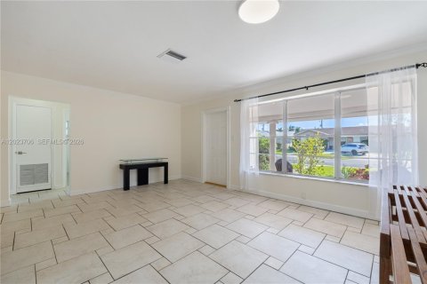 House in Dania Beach, Florida 2 bedrooms, 157.93 sq.m. № 2248043 - photo 21