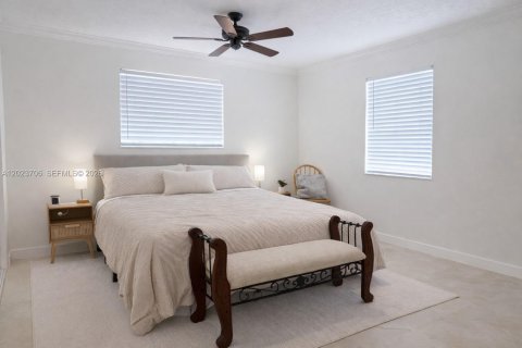House in Dania Beach, Florida 2 bedrooms, 157.93 sq.m. № 2248043 - photo 13