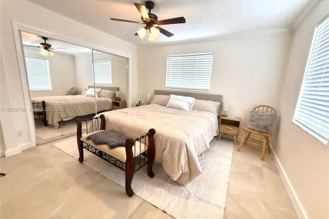 House in Dania Beach, Florida 2 bedrooms, 157.93 sq.m. № 2248043 - photo 7