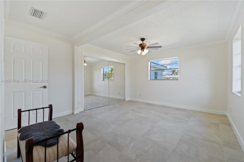 House in Dania Beach, Florida 2 bedrooms, 157.93 sq.m. № 2248043 - photo 9