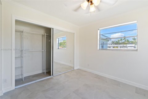 House in Dania Beach, Florida 2 bedrooms, 157.93 sq.m. № 2248043 - photo 5