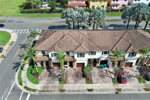 Купить таунхаус в Хомстед, Флорида 4 спальни, 161.28м2, № 2045825 - фото 23