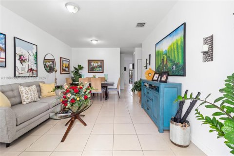 Купить таунхаус в Хомстед, Флорида 4 спальни, 161.28м2, № 2045825 - фото 3