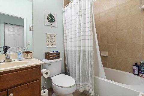 Купить таунхаус в Хомстед, Флорида 4 спальни, 161.28м2, № 2045825 - фото 14