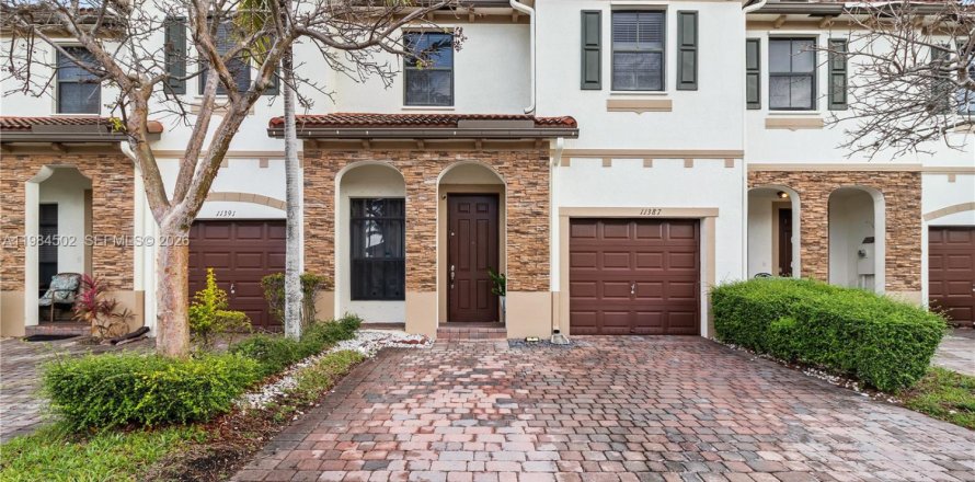 Таунхаус в Хомстед, Флорида 4 спальни, 161.28м2 № 2045825