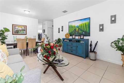 Купить таунхаус в Хомстед, Флорида 4 спальни, 161.28м2, № 2045825 - фото 4