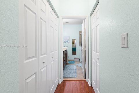 Купить таунхаус в Хомстед, Флорида 4 спальни, 161.28м2, № 2045825 - фото 10