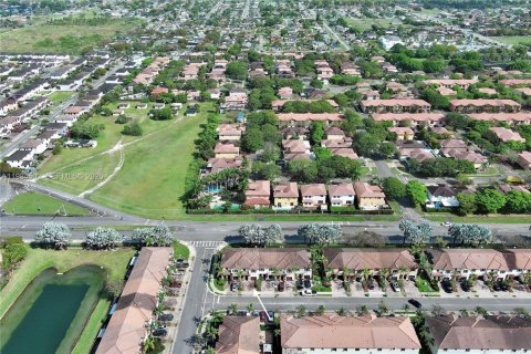 Купить таунхаус в Хомстед, Флорида 4 спальни, 161.28м2, № 2045825 - фото 22