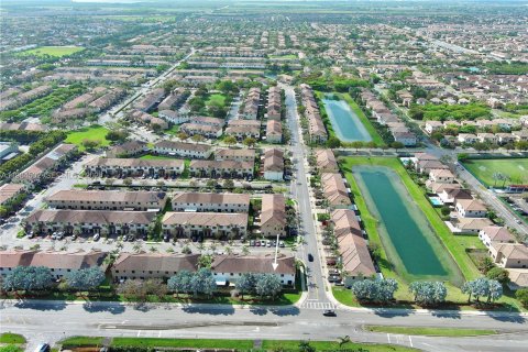 Купить таунхаус в Хомстед, Флорида 4 спальни, 161.28м2, № 2045825 - фото 24