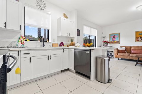 Купить таунхаус в Хомстед, Флорида 4 спальни, 161.28м2, № 2045825 - фото 7