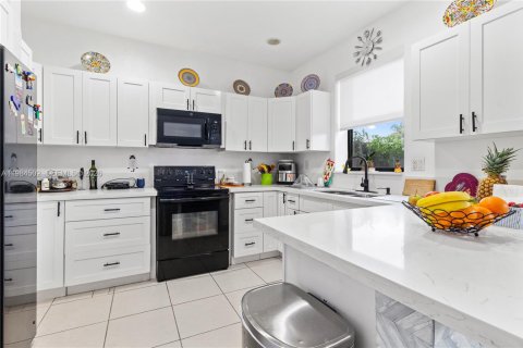 Купить таунхаус в Хомстед, Флорида 4 спальни, 161.28м2, № 2045825 - фото 6