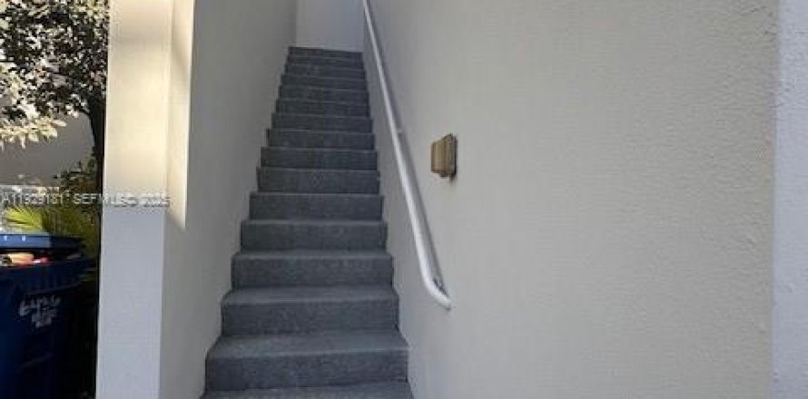 Immobilier commercial à LANDMARK à Doral, Floride 215.25 m2 № 1987557