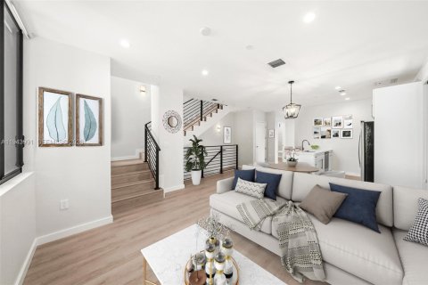 Townhouse in Miami, Florida 3 bedrooms, 144.18 sq.m. № 2000846 - photo 6