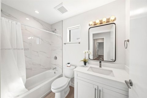 Townhouse in Miami, Florida 3 bedrooms, 144.18 sq.m. № 2000846 - photo 12