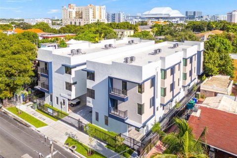 Townhouse in Miami, Florida 3 bedrooms, 144.18 sq.m. № 2000846