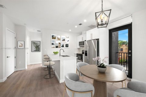 Townhouse in Miami, Florida 3 bedrooms, 144.18 sq.m. № 2000846 - photo 5