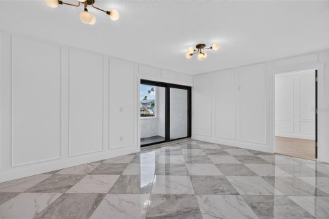 Condo in Indian Rocks Beach, Florida, 2 bedrooms  № 2314246 - photo 14